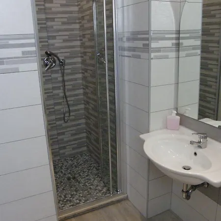 Stefan & Breakfast 3*