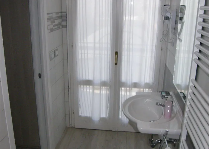 Отель Stefan & Breakfast 3*