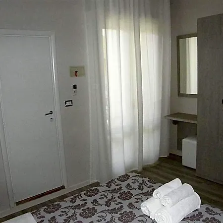 Отель Stefan & Breakfast 3*