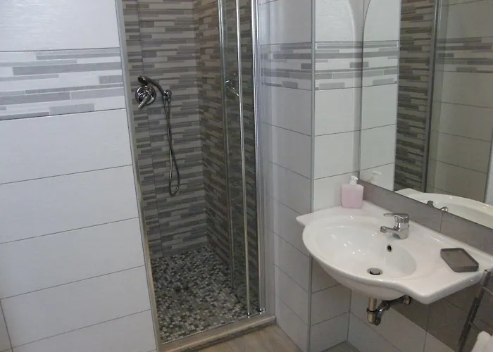 Stefan & Breakfast 3*