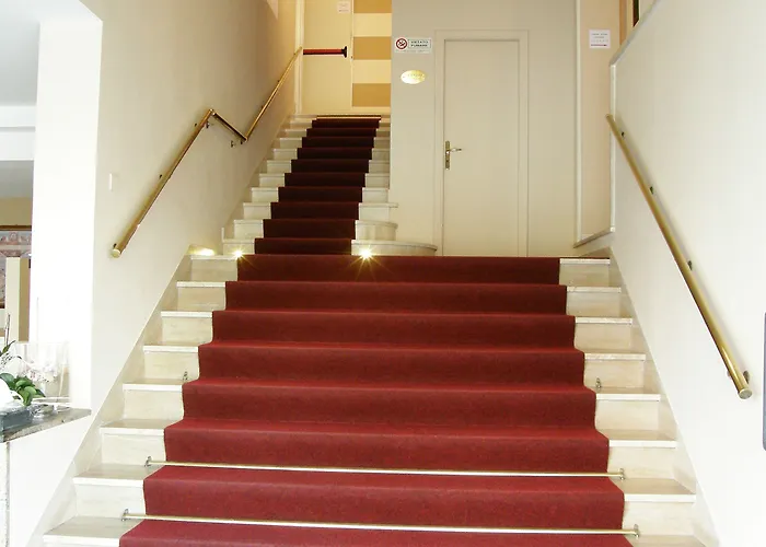 מלון Stefan & Breakfast 3*